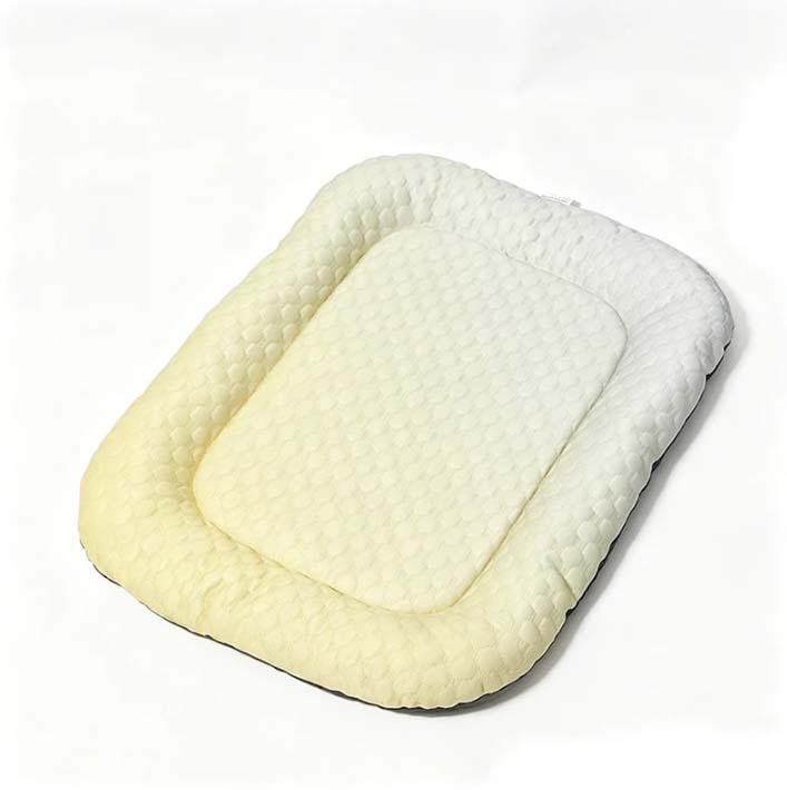 🐶🐱Pet Cooling Pad Mat for Dogs and Cats - Ice Silk Summer Cool Bed Blanket in Gradient Colours, Breathable Soft Sleeping Cushion for Indoor Floors Sofas and Car Travel Washable Multiple Sizes Available