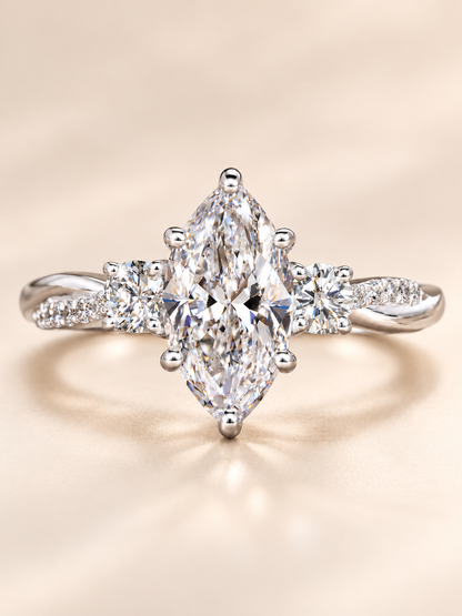 💍 Bridal Jewelry Deal – Vintage Marquise Engagement Ring ✨ Elegant Double-Prong Setting with Sparkling Side Stones for Her 💎