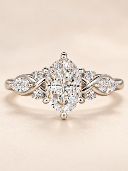 💍 Bridal Jewelry Deal – Vintage Marquise Engagement Ring ✨ Elegant Double-Prong Setting with Sparkling Side Stones for Her 💎