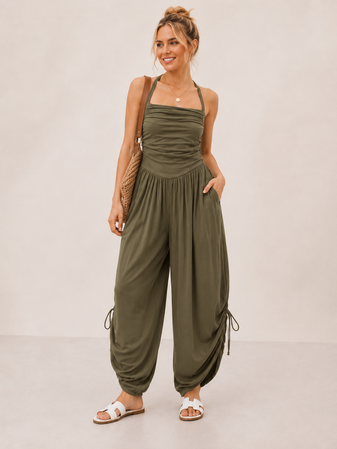 🔥Women's casual summer jumpsuit,features a halter-neck🎁